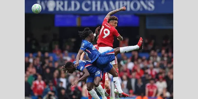Soi Kèo Nottingham Forest Vs Tottenham, 21h 5/9, EPL Vòng 3 Tình huống Igor Jesus đè mặt trung vệ đối phương